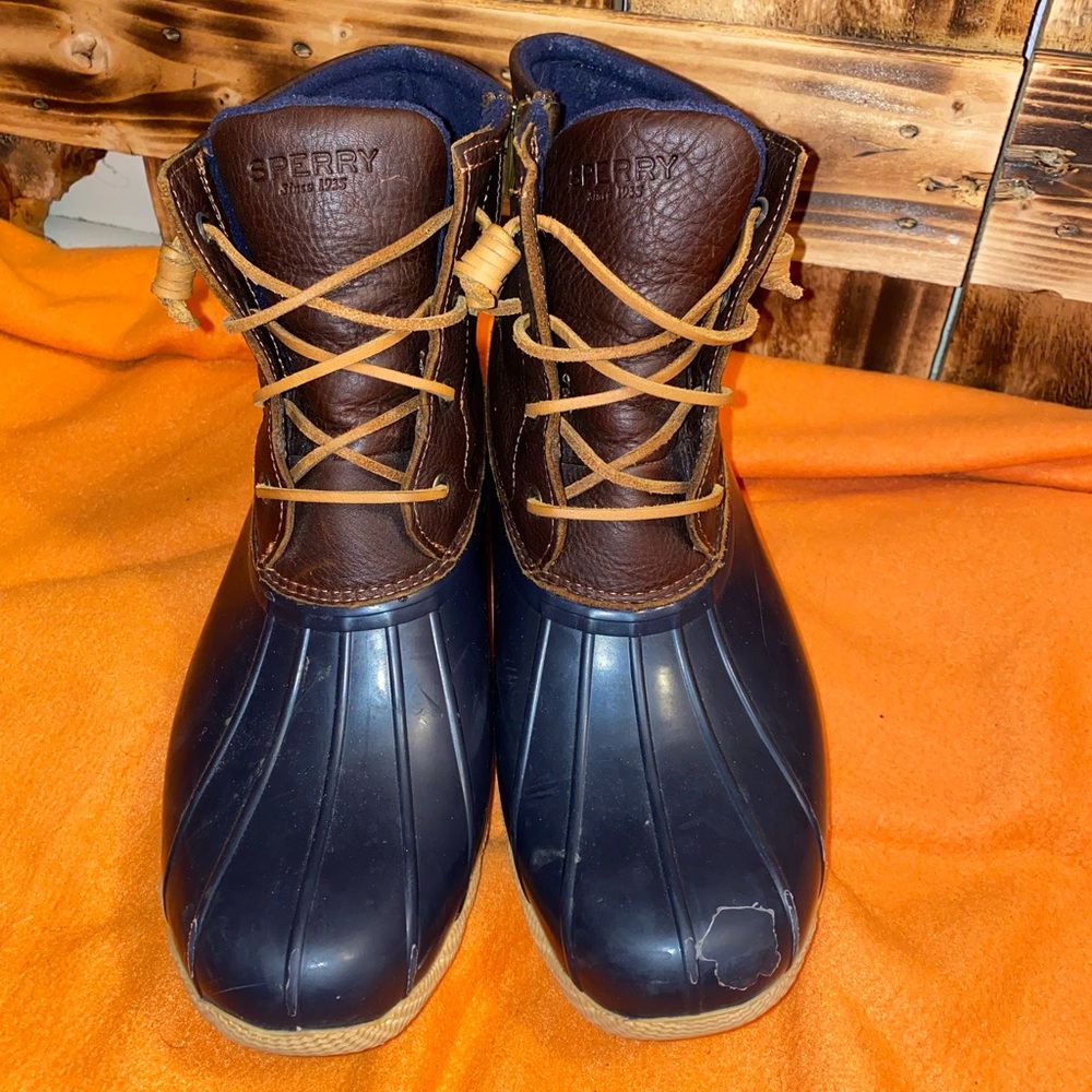 Women’s 11. Sperry Boots very nice and comfy